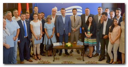 Predsednik Pokrajinske vlade Igor Mirović uručio ugovore vredne više od 790 miliona dinara