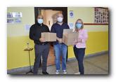 Lep gest kompanije Maropack iz Ledinaca - Školi poklonili 140 zaštitnih vizira