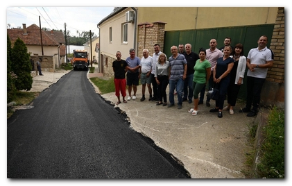 Nakon velikih posledica nevremena, ulica Branka Radičevića u Čereviću dobila novi asfalt