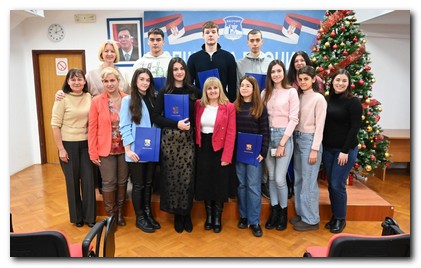 Uručeni ugovori o stipendiranju najboljih studenata u Opštini Beočin