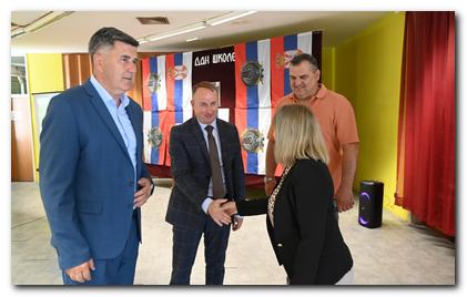 U Osnovnoj školi &bdquo;Jovan Grčić Milenko&ldquo; održan javni čas &bdquo;Negovanje kulture sećanja na herojsku ulogu naše vojske u odbrani otadžbine&ldquo; sa posebnim osvrtom na bitku na Košarama